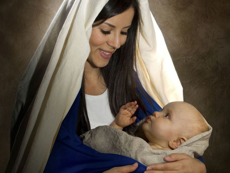 A SEMELHANÇA ENTRE A SUA MÃE E A MÃE DE JESUS!